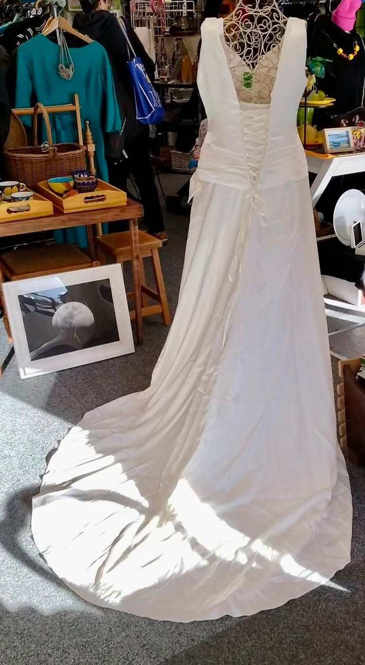 What a beautiful day in the Capital today - a hint that Spring is only 2 weeks away.

Special donation instore - a STUNNING (12) Maggie Sottero wedding gown 🥰

Please ph ☎️ 044760381 for ALL enquiries about anything you see listed here. Many thanks.