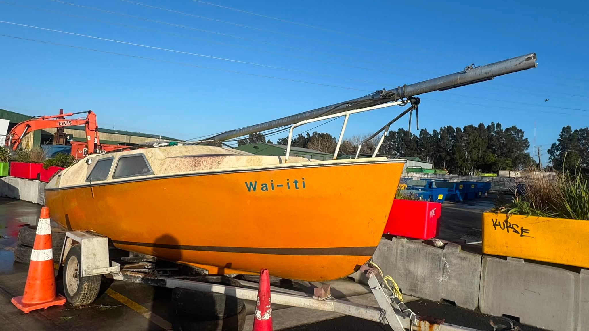 A boat with possibilities at Tipping Point Henderson ⛵ Wai-iti could be restored for the water, turned into a garden feature, backyard bar or outdoor hangout. Who’s got the vision?