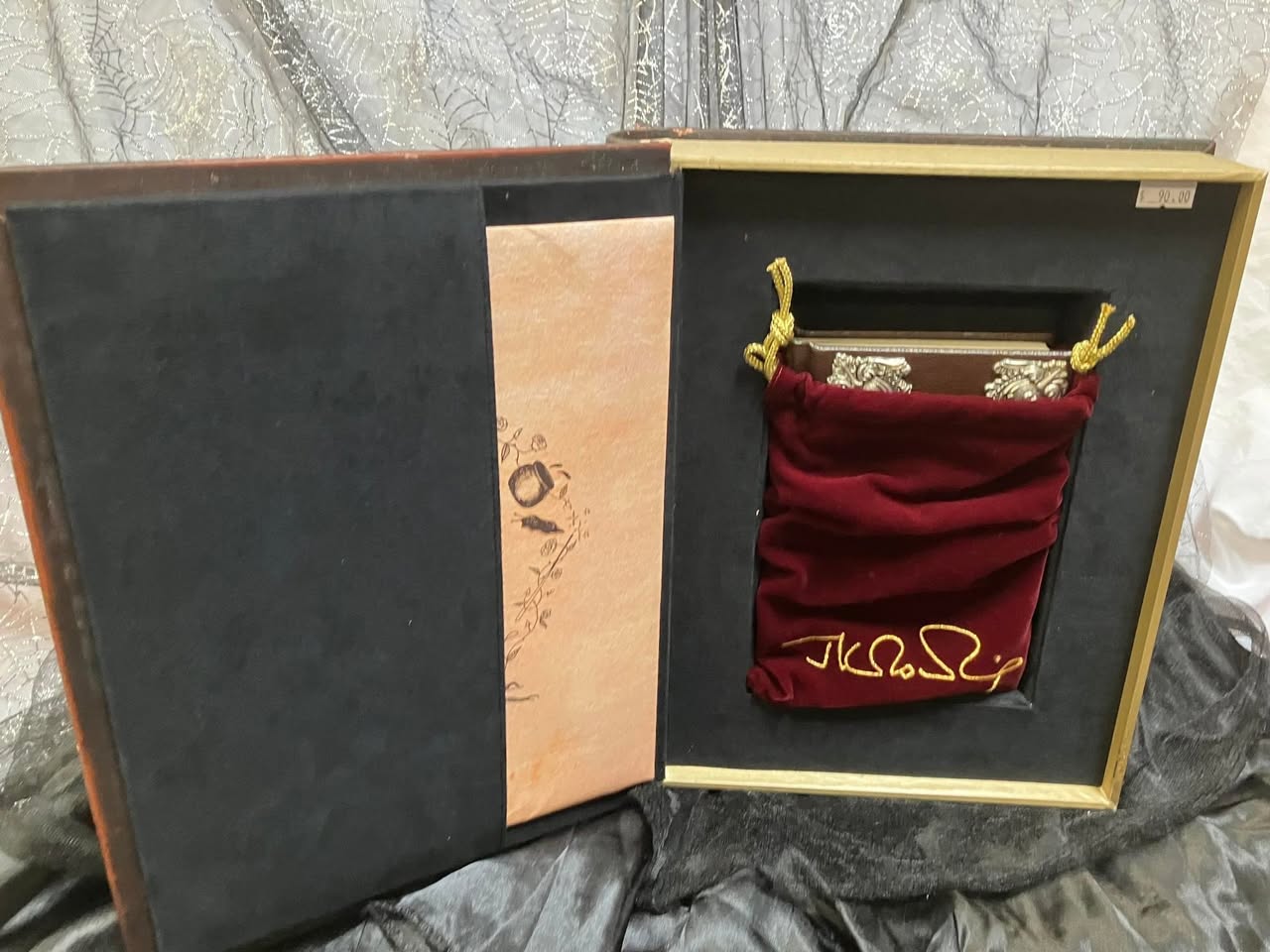 Calling all Harry Potter fans!! We have some awesome HP items at the shop this week - including collectables. All in great condition too.
#harrypotter #marypotterhospiceshop #opshopfinds