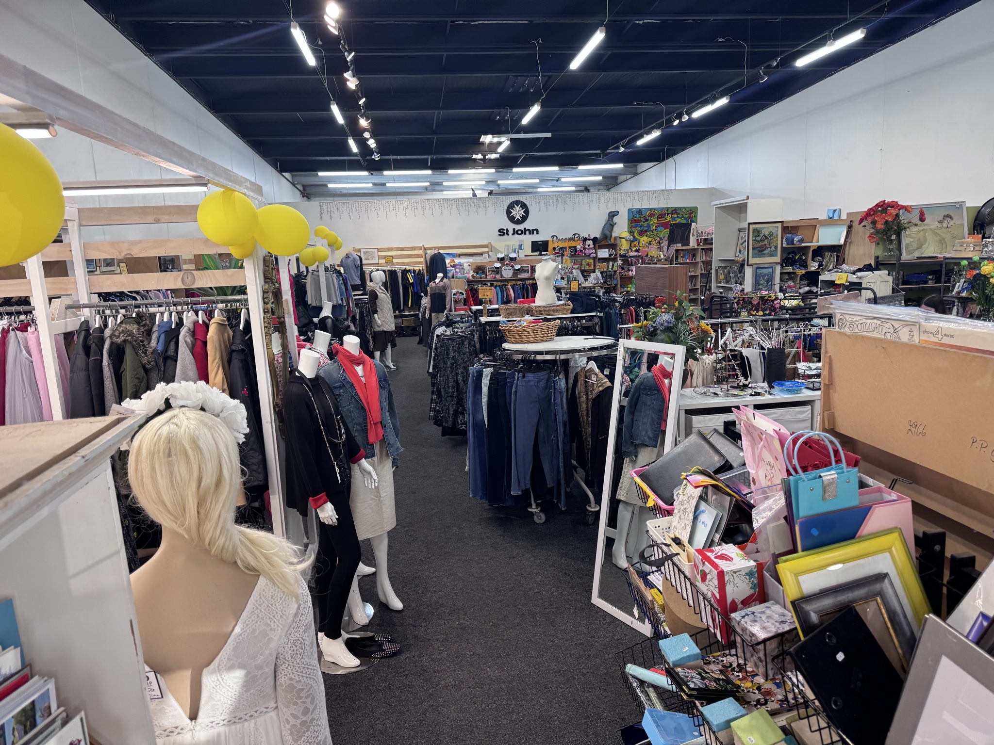 Probably the best in this cluster- huge selection of corners especially men’s wear, well laid out, lots for kids, collectables, sports gear, great prices.