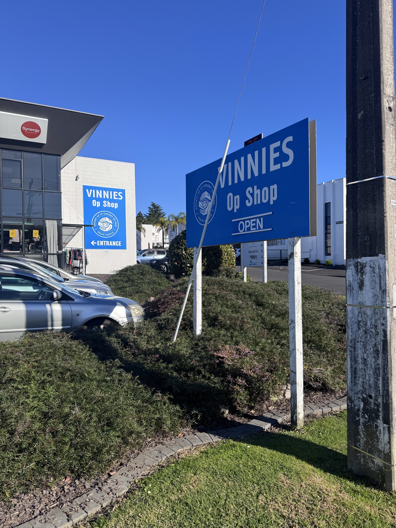 Always with a visit when visiting the big hospice shop across the road, can be good finds. Mostly clothes, shoes, books, bric brac and homewares.