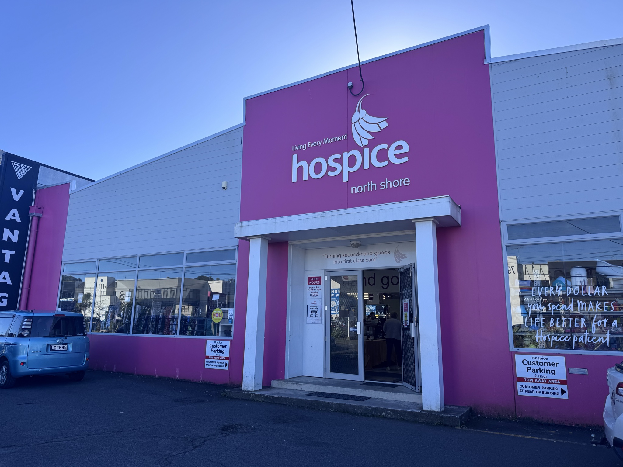 This store is massive, affordable and always well organised. The place to go for electrical, furniture, crockery & glassware, ladies clothes, sports gear, toys, cushions and linen for sure