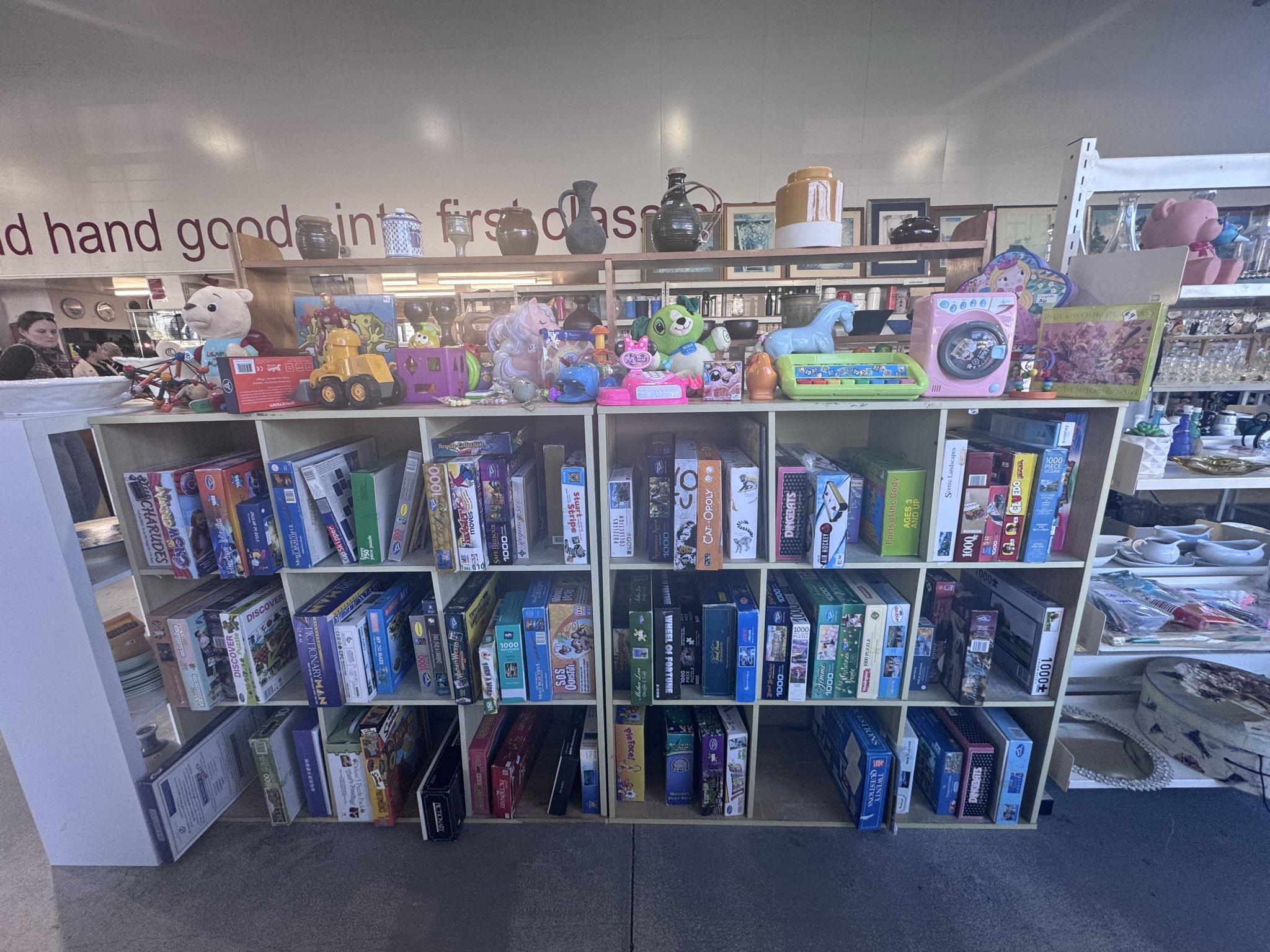 This store is massive, affordable and always well organised. The place to go for electrical, furniture, crockery & glassware, ladies clothes, sports gear, toys, cushions and linen for sure