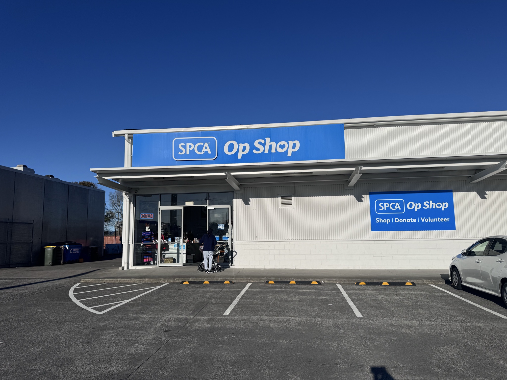 I always love this SPCA shop- today there’s an abundance of coats, beanies and cool vases that I am sure someone will love to find!