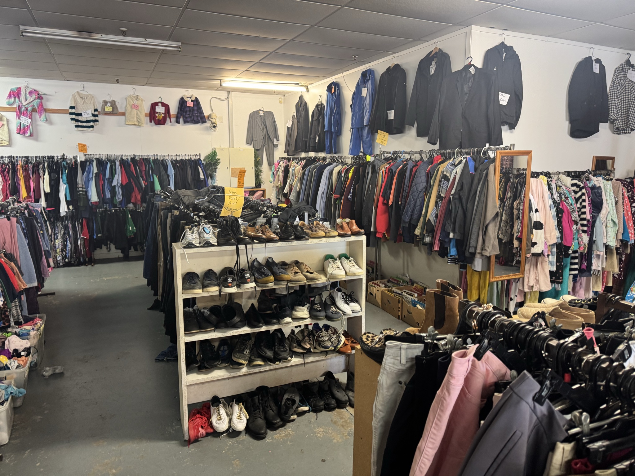 Huge store inside, so much on racks you really gotta fossick but the prices are standardised and cheap as so it’s worth the effort. Half price sale last Sat of ev month