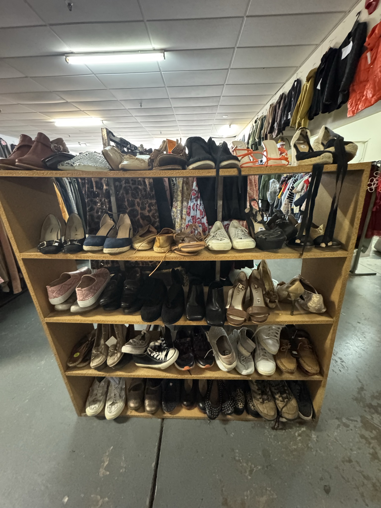 Huge store inside, so much on racks you really gotta fossick but the prices are standardised and cheap as so it’s worth the effort. Half price sale last Sat of ev month