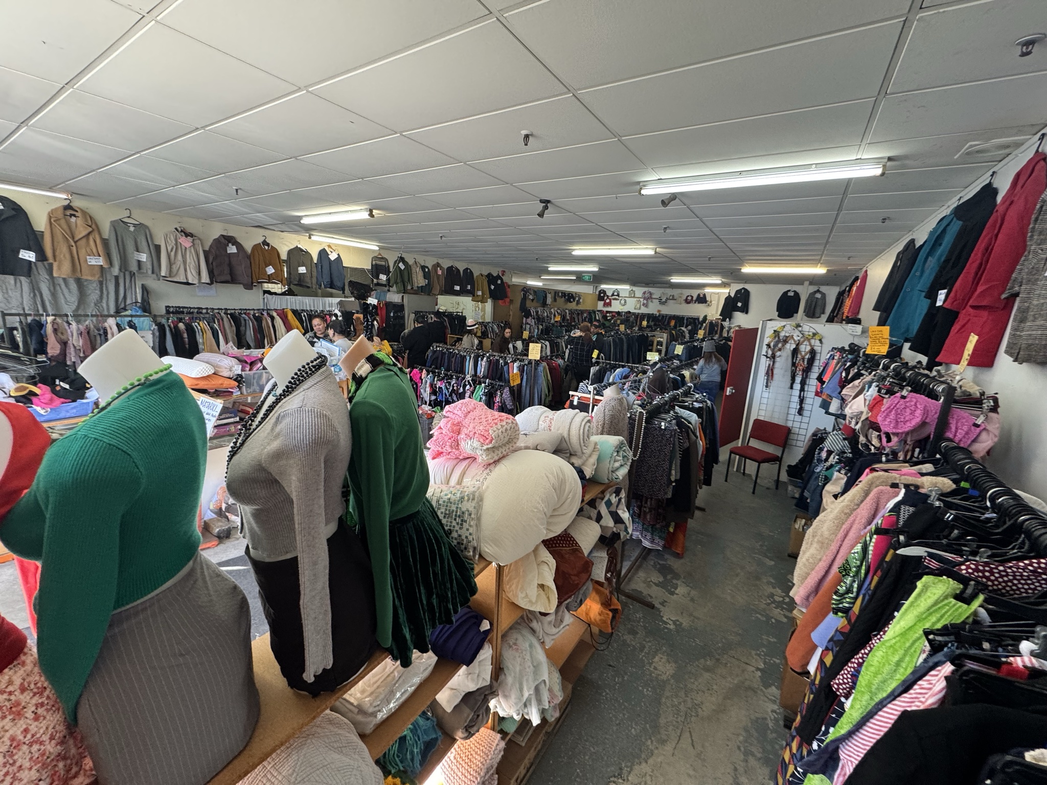 Huge store inside, so much on racks you really gotta fossick but the prices are standardised and cheap as so it’s worth the effort. Half price sale last Sat of ev month