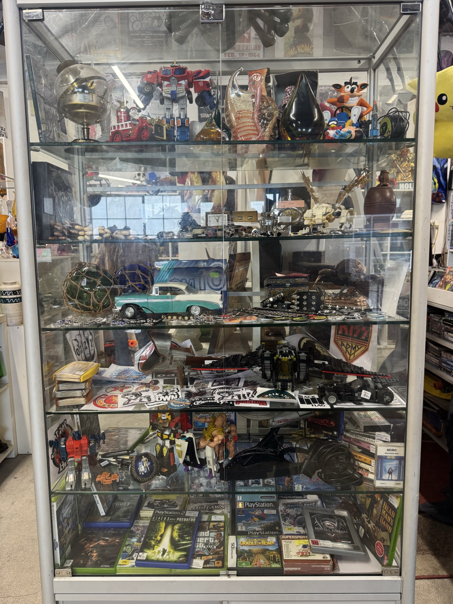 Buried down a laneway is this eclectic mix of blasts from the pasts; where RL Stine books, pop Sci Fi from the 60s and retro toys are waiting to be found. Loved looking in here 😍