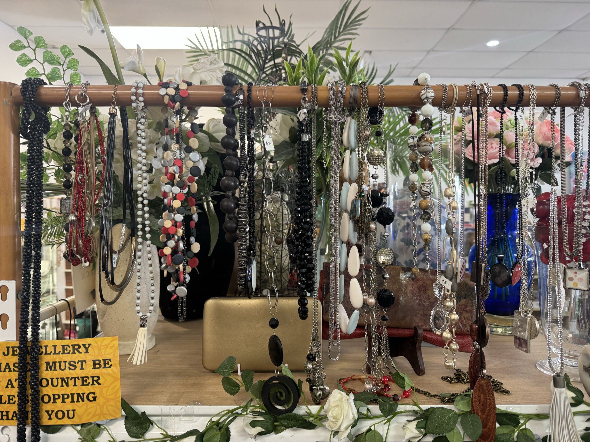 Highlights: Jewellery, Shoes, Books and Clothes- nicely organised by size and colour. Prices are very approachable. Probably the best op shop in Puke for clothes.