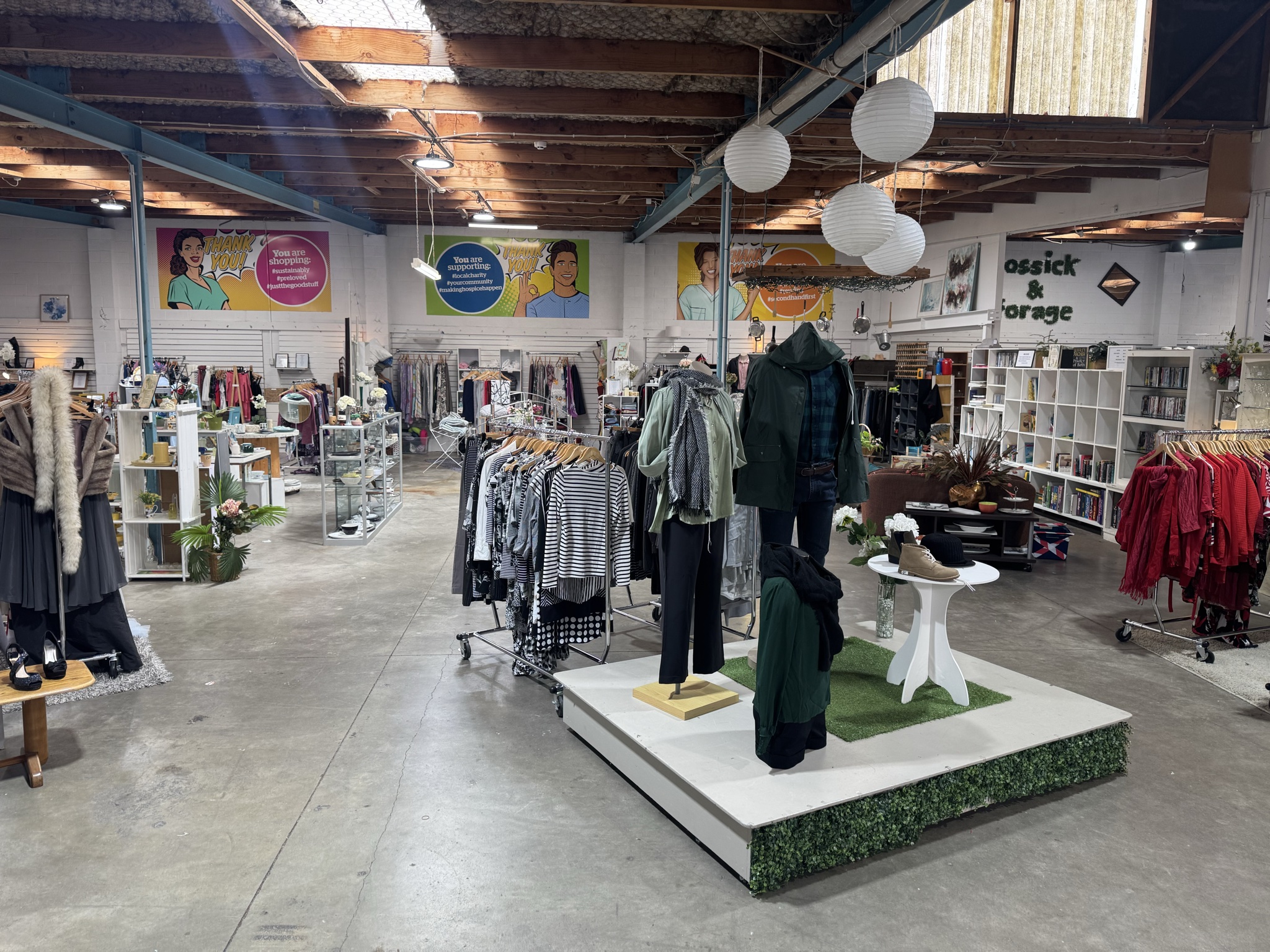 High quality esp in artwork, bric’a’brac and clothes, good prices.
