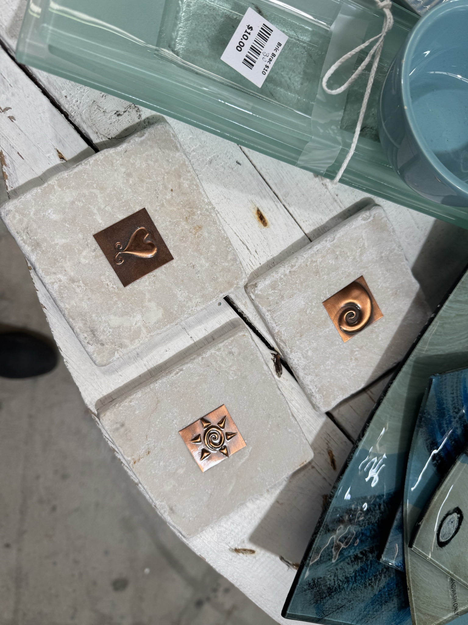 High quality esp in artwork, bric’a’brac and clothes, good prices.