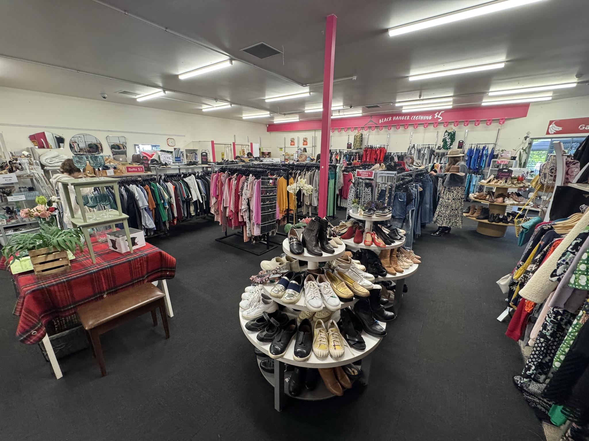 Across from the Wairau quartet this Hospice Shop has a great range of clothes ($5 sale), artwork, shoes, bags and is always worth a stop in