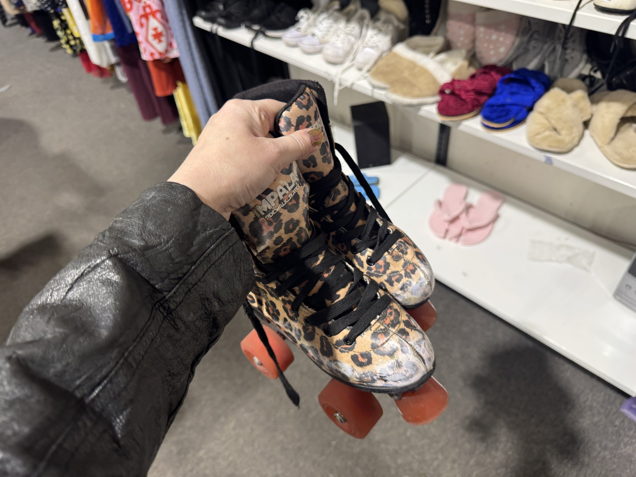 The leopard roller skates are still someone’s to find! This store is great for ladies & kids clothes, art, furniture. Cathedral Cove canvas is really premium I’m surprised it’s not sold in a month