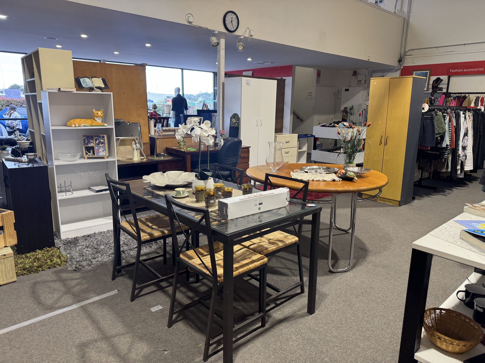 The leopard roller skates are still someone’s to find! This store is great for ladies & kids clothes, art, furniture. Cathedral Cove canvas is really premium I’m surprised it’s not sold in a month