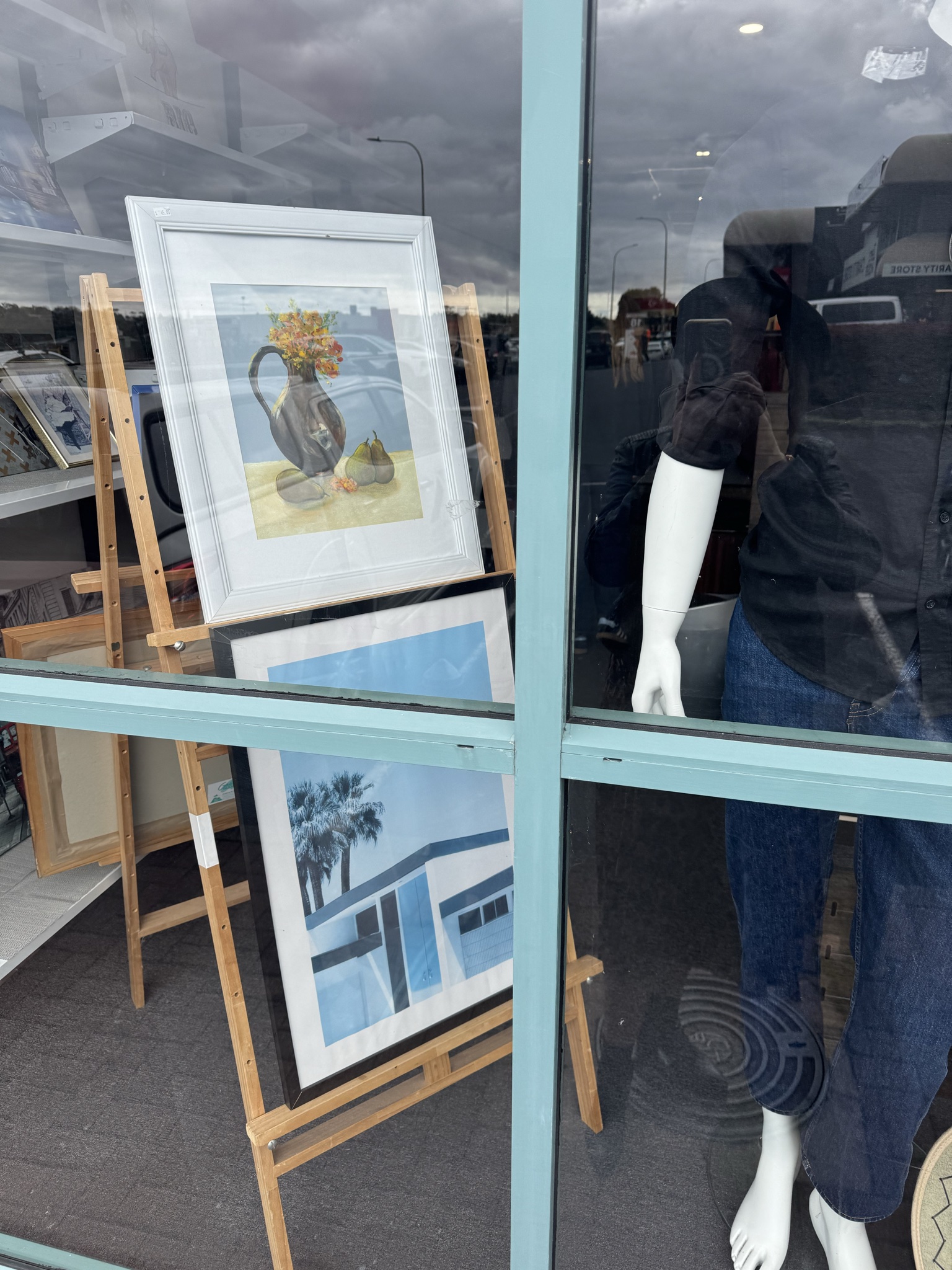 The leopard roller skates are still someone’s to find! This store is great for ladies & kids clothes, art, furniture. Cathedral Cove canvas is really premium I’m surprised it’s not sold in a month