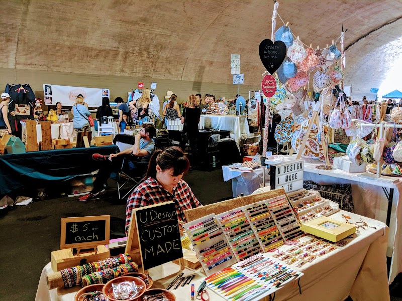 Check out Kirribilli Markets in Kirribilli