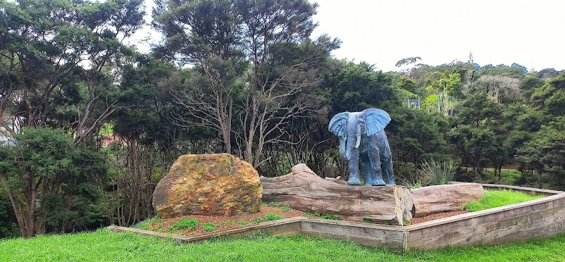 Check out WISCA Op Shop Waiheke in Palm Beach