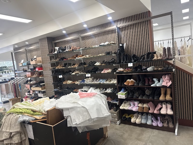 Check out Lifeline Shop Gympie in Gympie