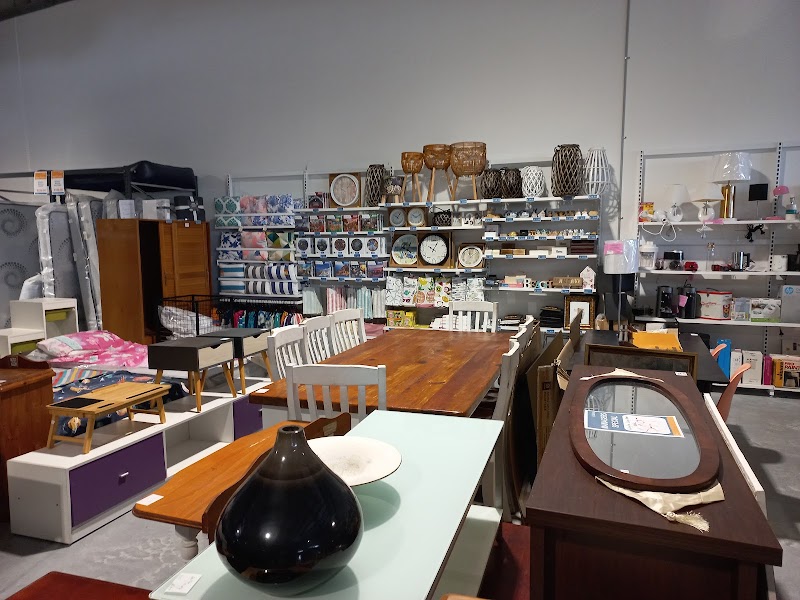 Check out Lifeline Shop Beenleigh in Beenleigh