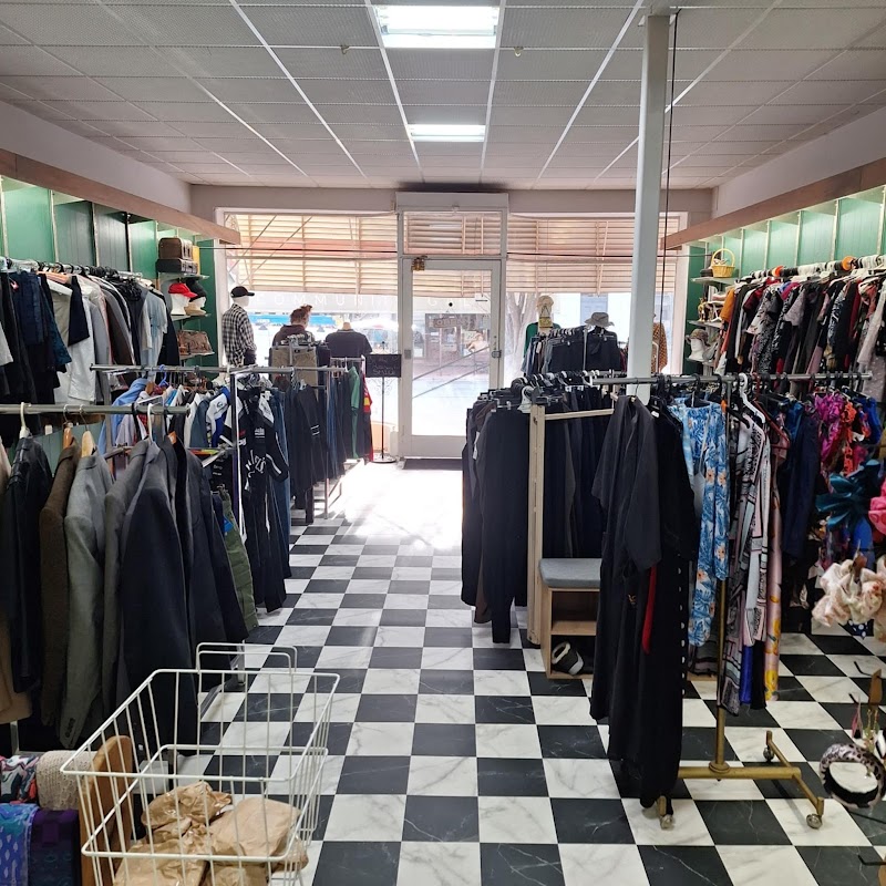 Check out Bee’s Boutique Kapunda in Kapunda