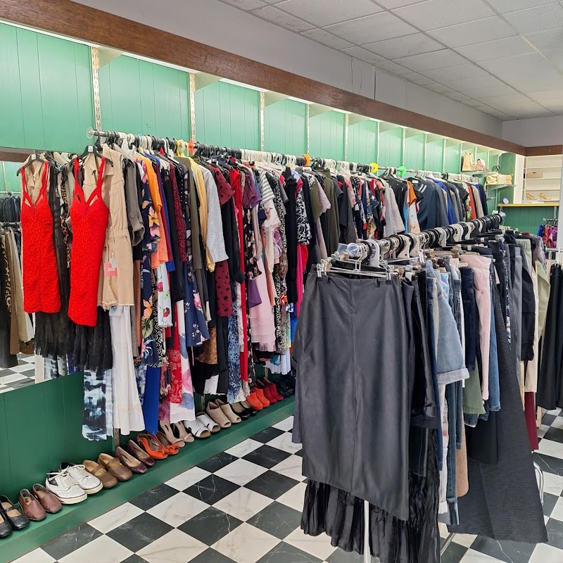 Check out Bee’s Boutique Kapunda in Kapunda