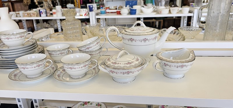 Check out Lifeline Shop Beaudesert in Beaudesert