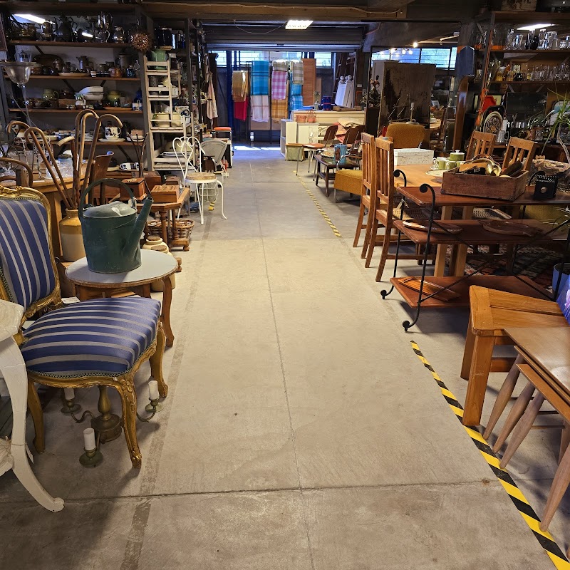 Check out La Voute - Vintage Store in Woolston