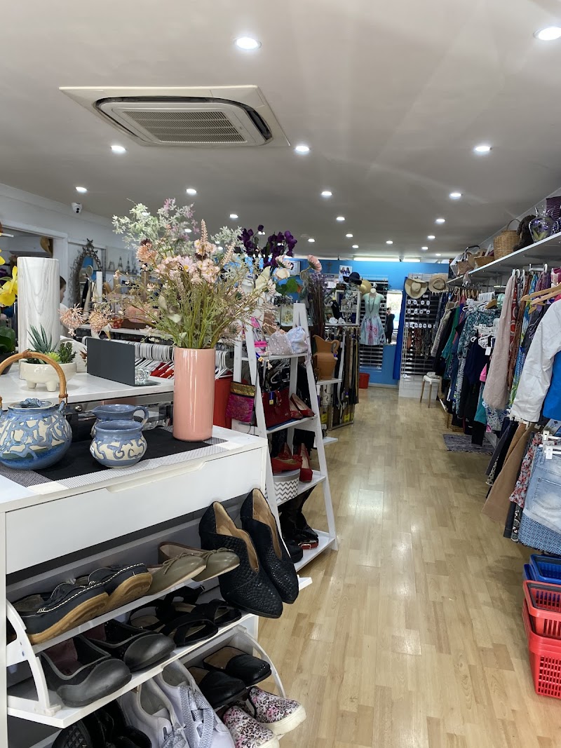 Check out Vinnies Dural in DURAL