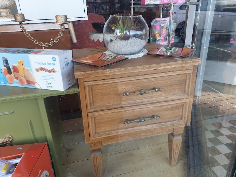Check out Zac’s Place Op Shop Harden in Harden