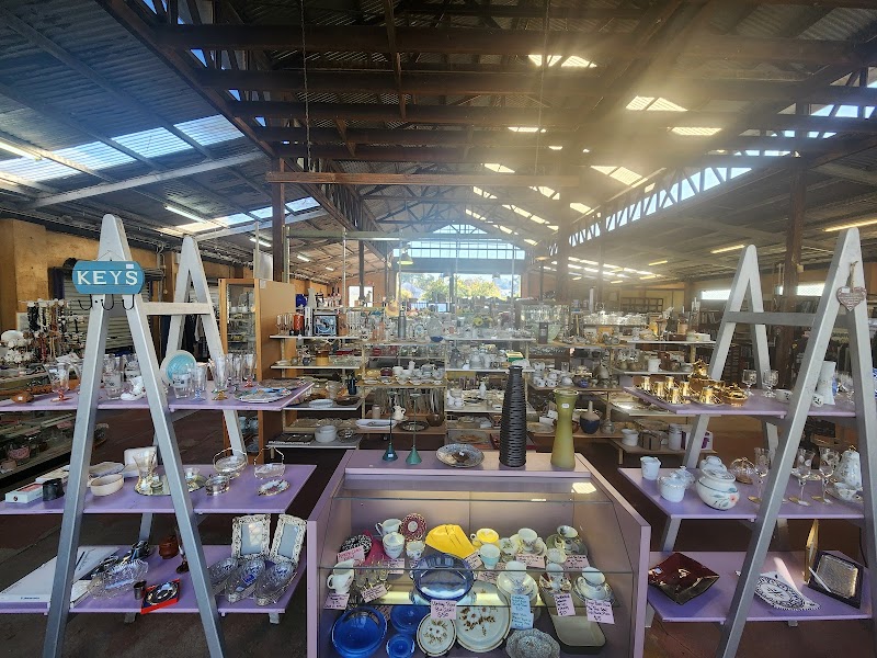 Check out RDA Cowra Op Shop in Cowra