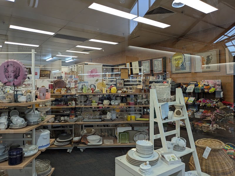 Check out Lifeline Loddon Mallee Store in Kennington