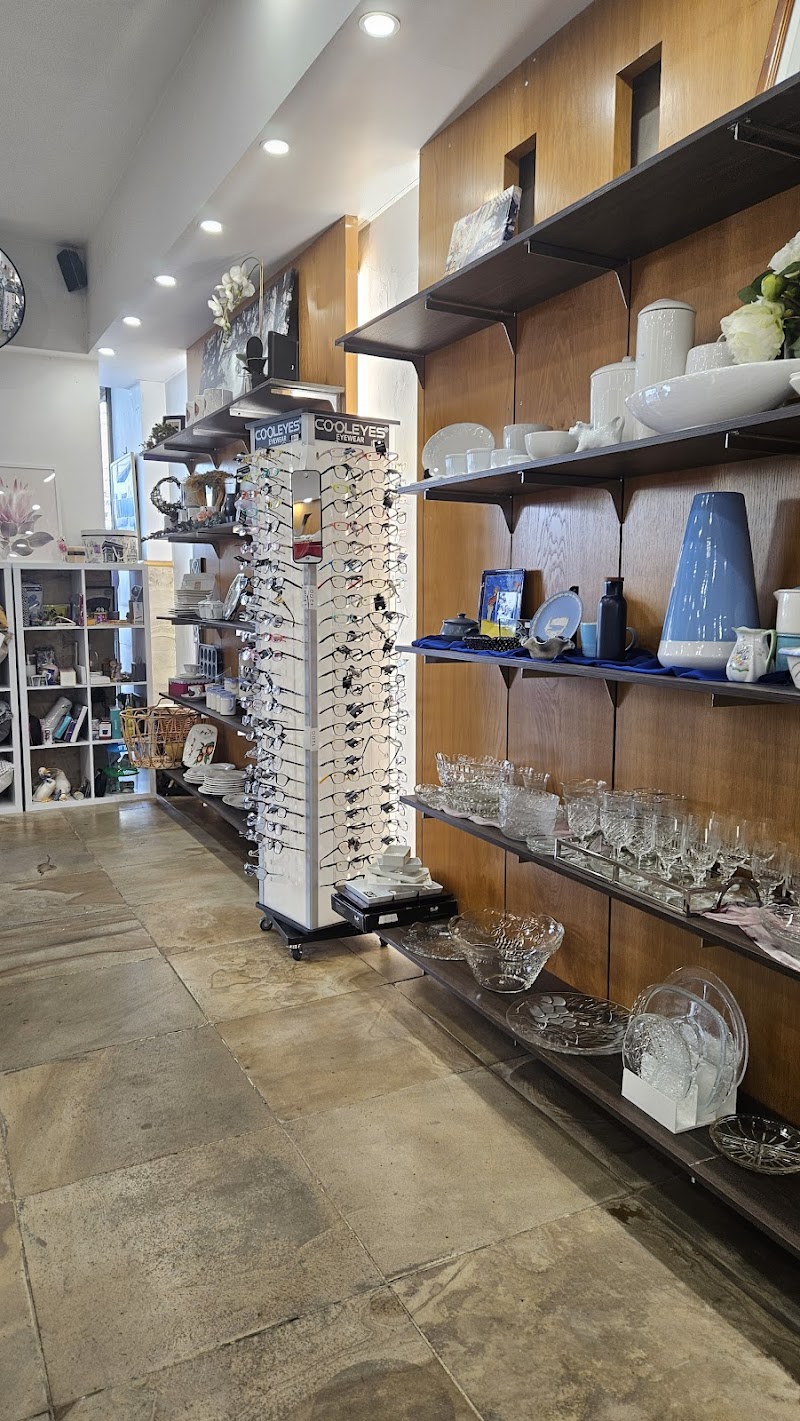 Check out Lifeline Shop Moonee Ponds in Ascot Vale