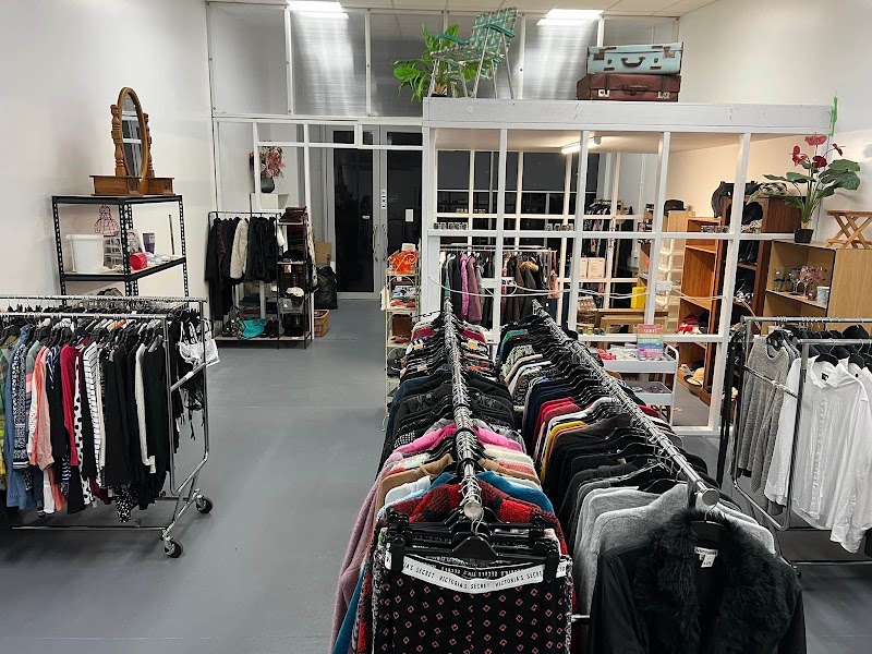 Check out The Cats Pyjamas – OP Shop in Whangaparaoa