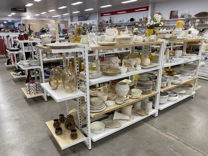 Check out Salvos Stores Roxburgh Park in ROXBURGH