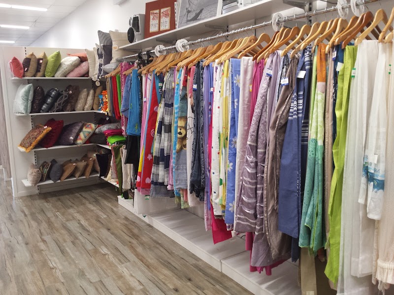 Check out Lifeline Shop Burleigh Waters in Burleigh Waters