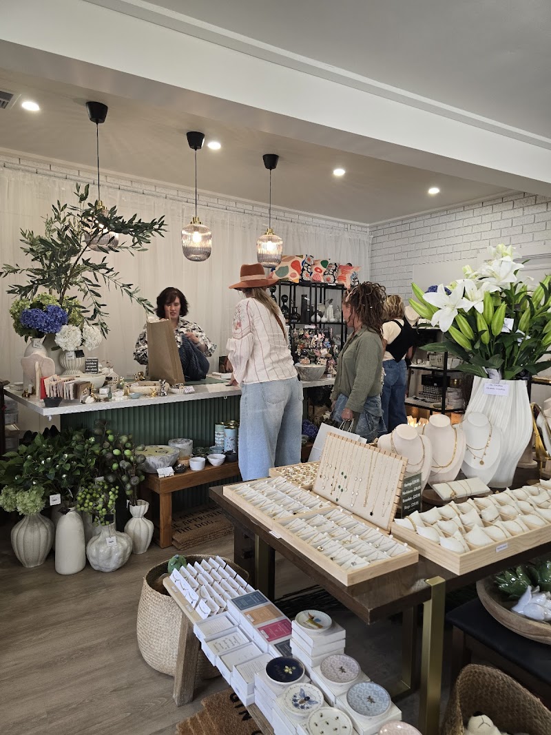 Check out the one preloved fashion Hahndorf in Hahndorf