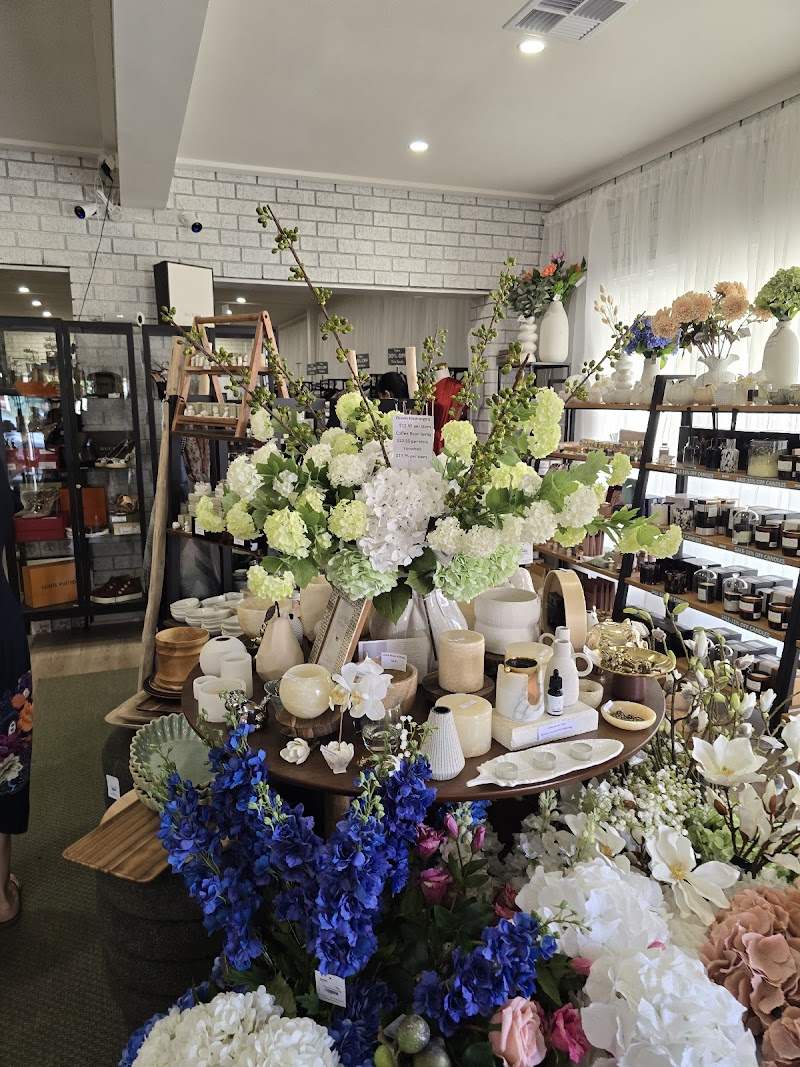 Check out the one preloved fashion Hahndorf in Hahndorf