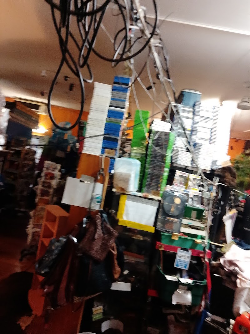 Check out jarryd’s second hand shop Brinsmead in Brinsmead