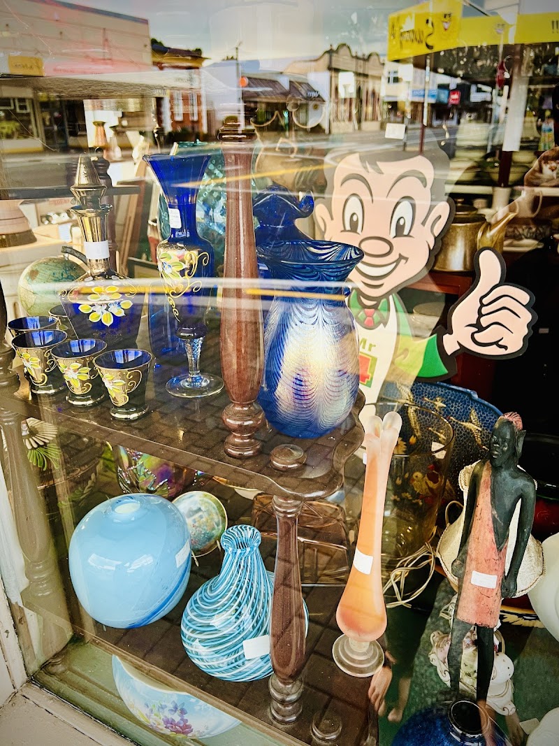 Check out Arkwrights Antiques in Paeroa