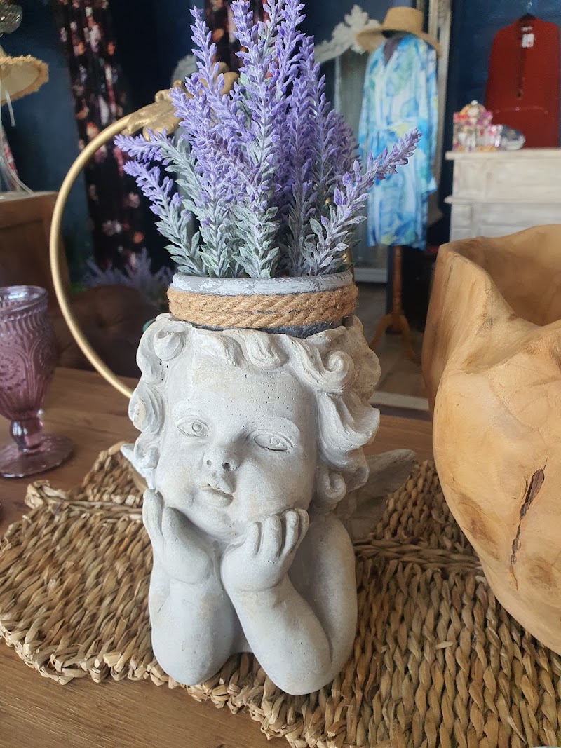 Check out MeMes Closet in Patumāhoe