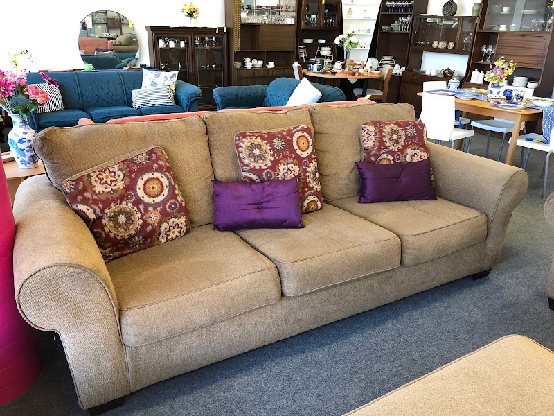 Check out Te Omanga Hospice Shop Wainuiomata in Wainuiomata