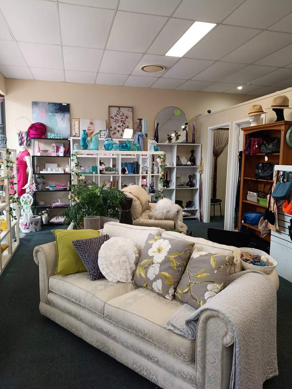 Bloomhill Op Shop Brightwater
Check out our latest stock