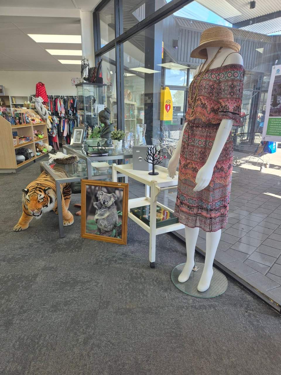 ❤️ Come in and see our lovely renovated shop, beautiful displays, new stock, awesome bargains ❤️