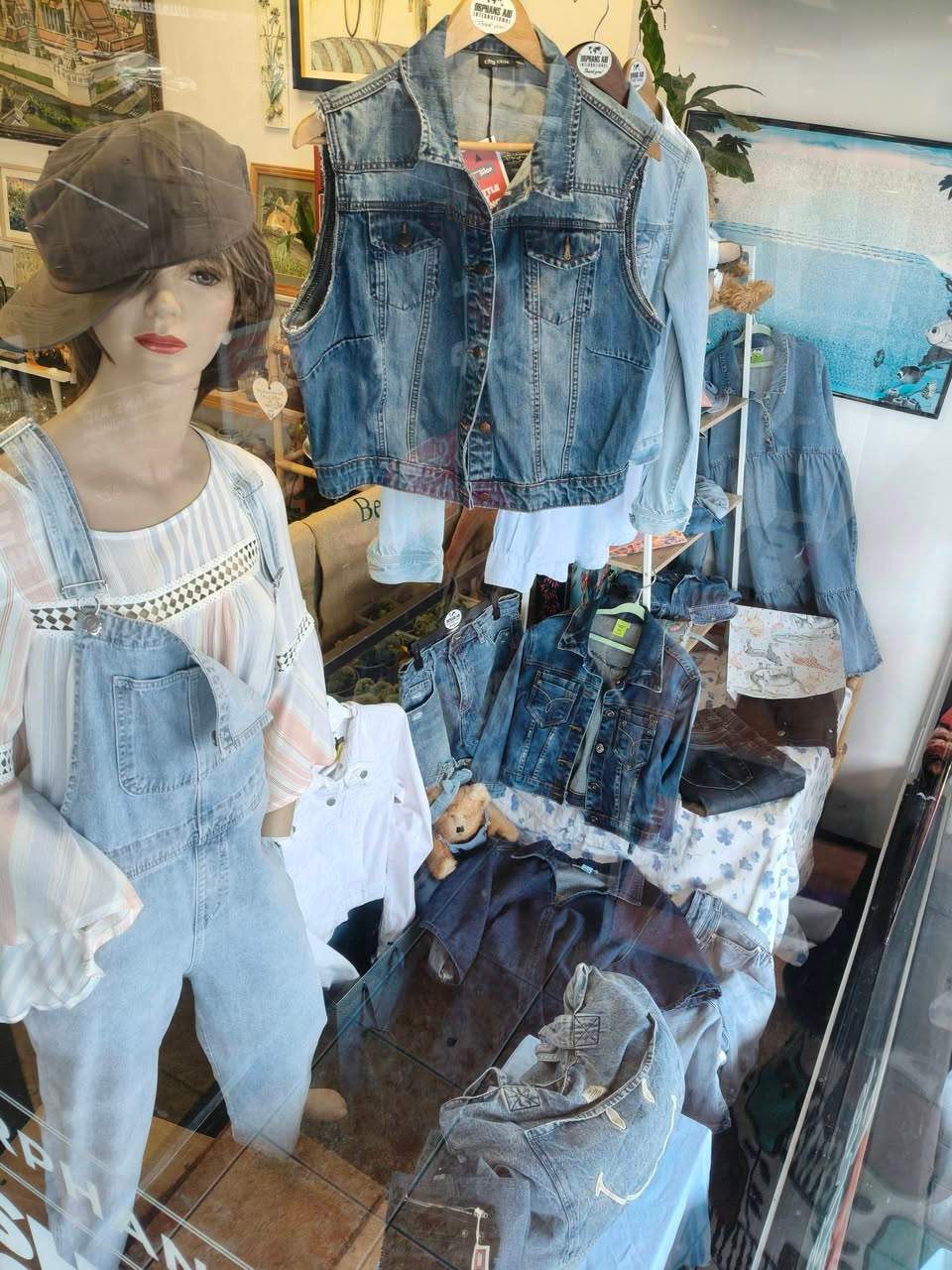 Did we just do that?
We did! It's double denim in the windows this week!
A fresh start for the new term, and if you've been having a spring clean over the school holidays we'd love to receive your donations