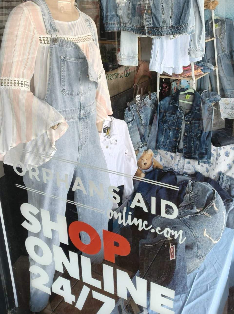 Did we just do that?
We did! It's double denim in the windows this week!
A fresh start for the new term, and if you've been having a spring clean over the school holidays we'd love to receive your donations