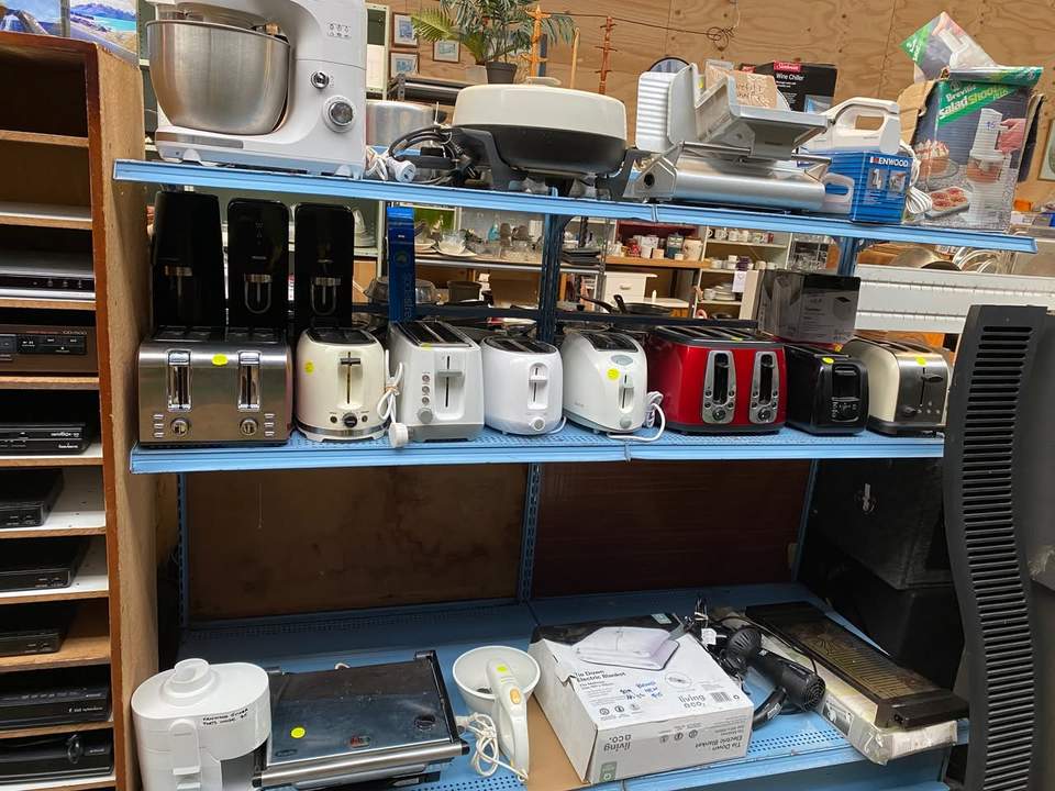 Hi There! Me Again! Have I got some deals for you! Toasters - Half Price - Microwaves from $25. Tested and electrically certified. We also have a good range of pcs checked and ready to go with a 30 day warranty. Want to know more? Call the shop 04-5677-111 option 0.