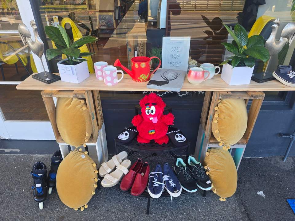 Come get a bargain today.
496 Fergusson Drive, Trentham Upper Hutt.