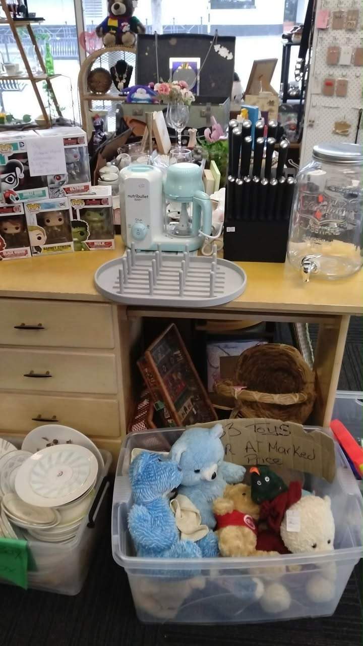 NEW ARRIVALS AT OUR DANNEVIRKE SHOP
We’ve had another fantastic selection of goodies arrive, including:
 Stylish bread box
 Knife block set
 Modern glass-base lamp
 Large glass drink dispenser
 NutriBullet Baby system – $50
 Over-door hanging rack
 Boxed Pop! collectibles – $25 each or all five for $100
 Plus toys, homewares and plenty more!
Pop into Tararua Community Treasures and have a browse—you never know what treasure you’ll discover!
 Dannevirke
 Monday–Friday, 9am–4pm
 Saturday, 10am–2pm