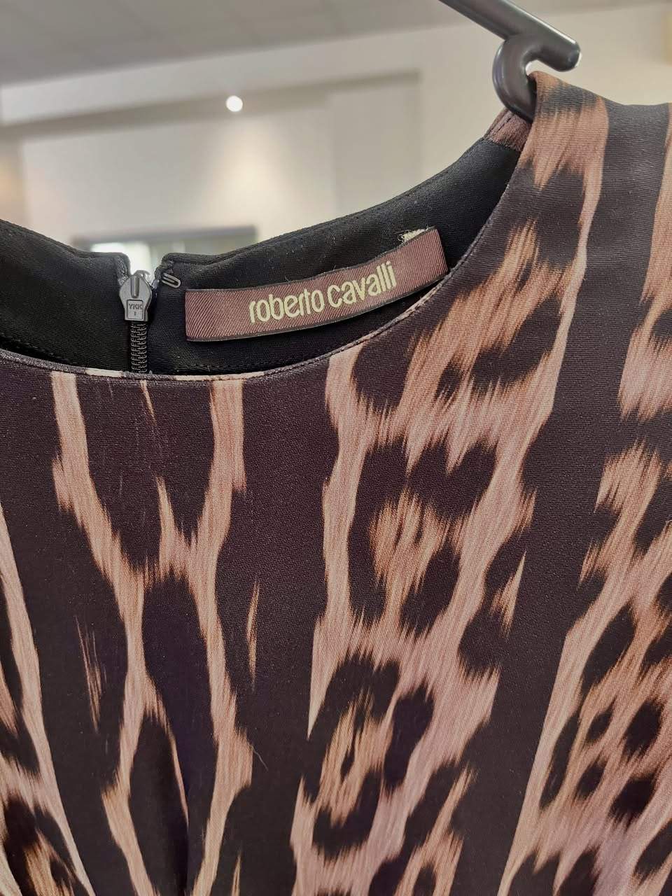 Stunning ROBERTO CAVALLI dress. Size 40 Italian.
#robertocavalli #secondhandfashion #opshop #goldcoastshopping #thrifter