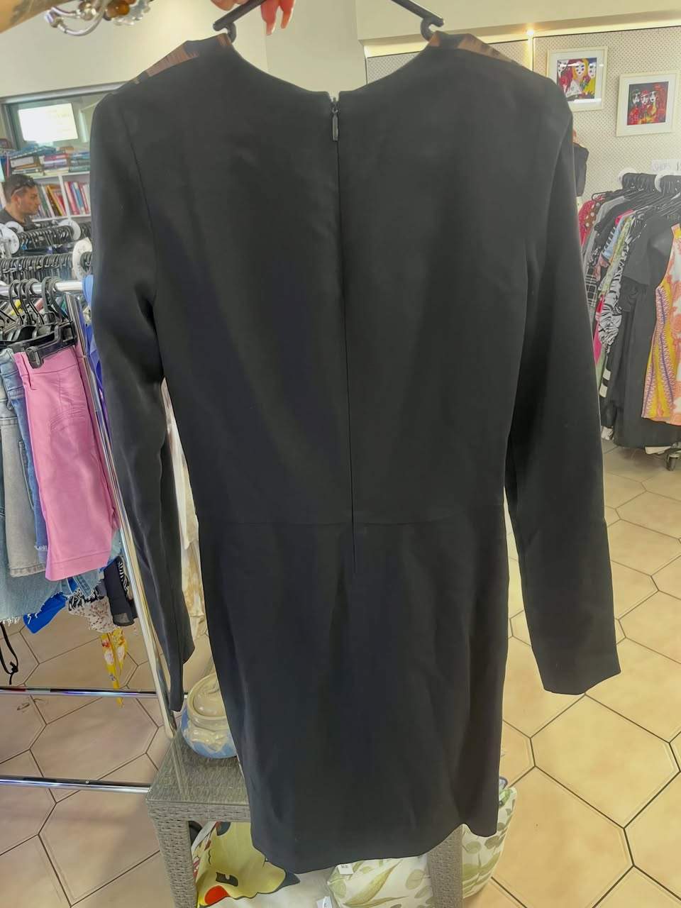 Stunning ROBERTO CAVALLI dress. Size 40 Italian.
#robertocavalli #secondhandfashion #opshop #goldcoastshopping #thrifter